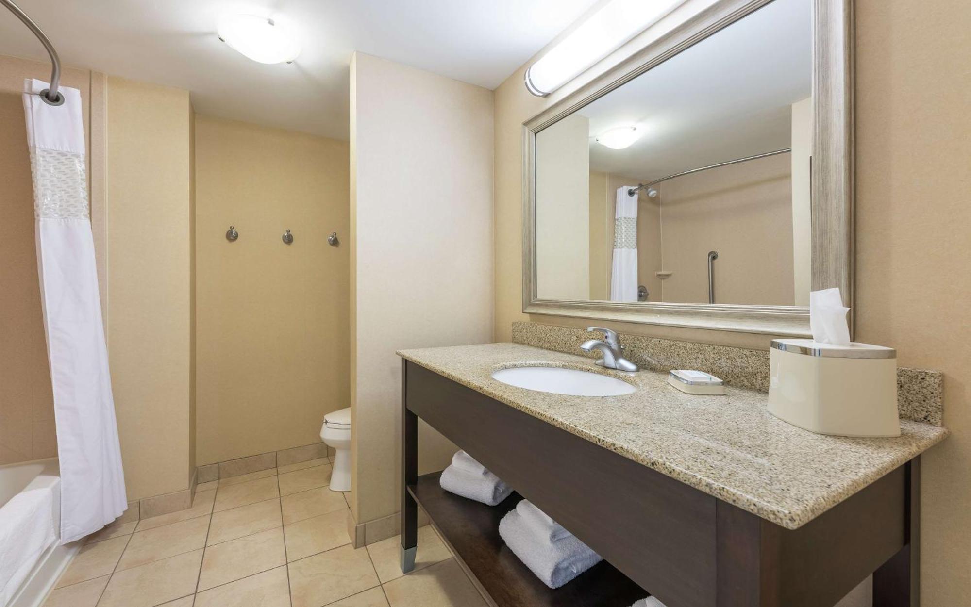 Hampton Inn & Suites By Hilton Moncton Eksteriør bilde